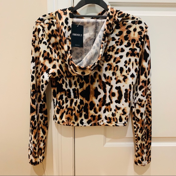 Cheetah print cropped hoodie - Picture 2 of 4